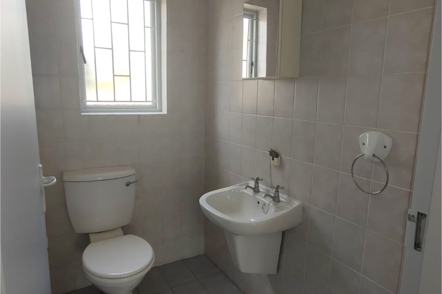 To Let 4 Bedroom Property for Rent in Heather Park Western Cape